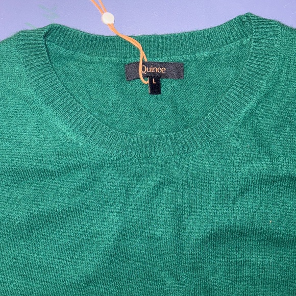 Quince Women’s Emerald Crewneck Cashmere Sweater - Picture 2 of 9